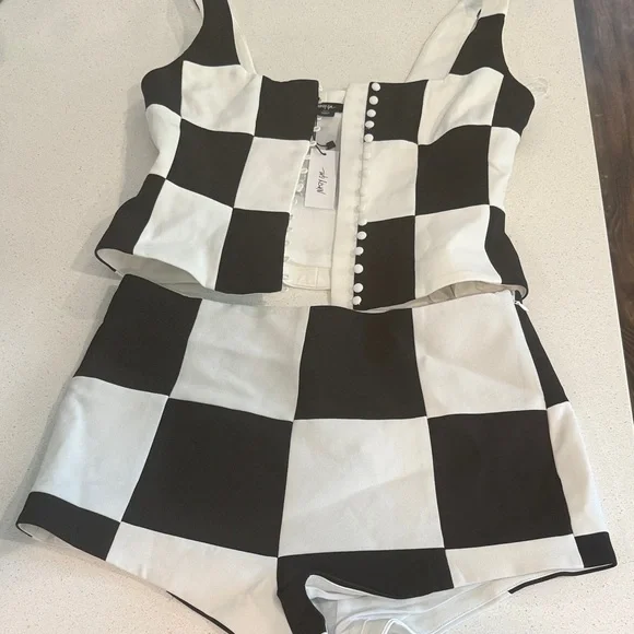 Nasty Gal Black and White Checkered Women Shorts - Picture 1 of 4